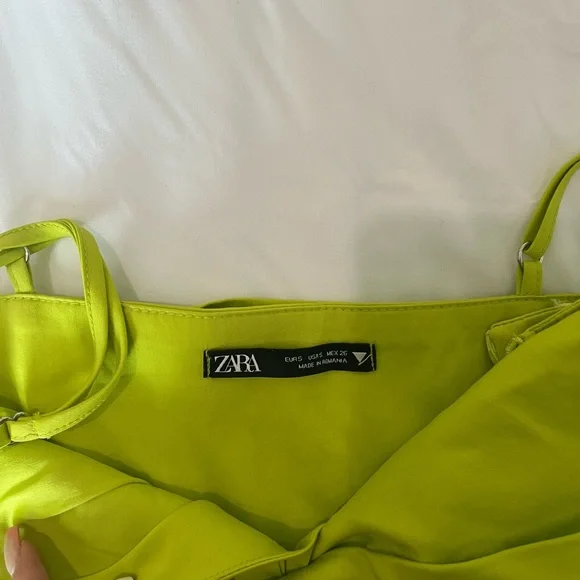 Bright green cutout mini dress - Picture 2 of 4